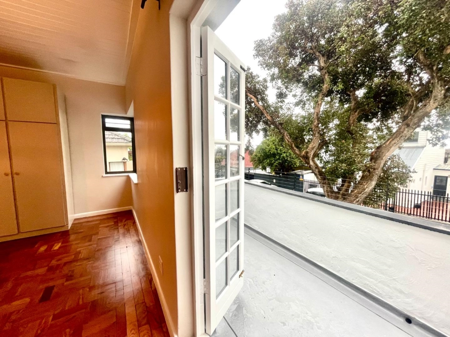 2 Bedroom Property for Sale in Vredehoek Western Cape